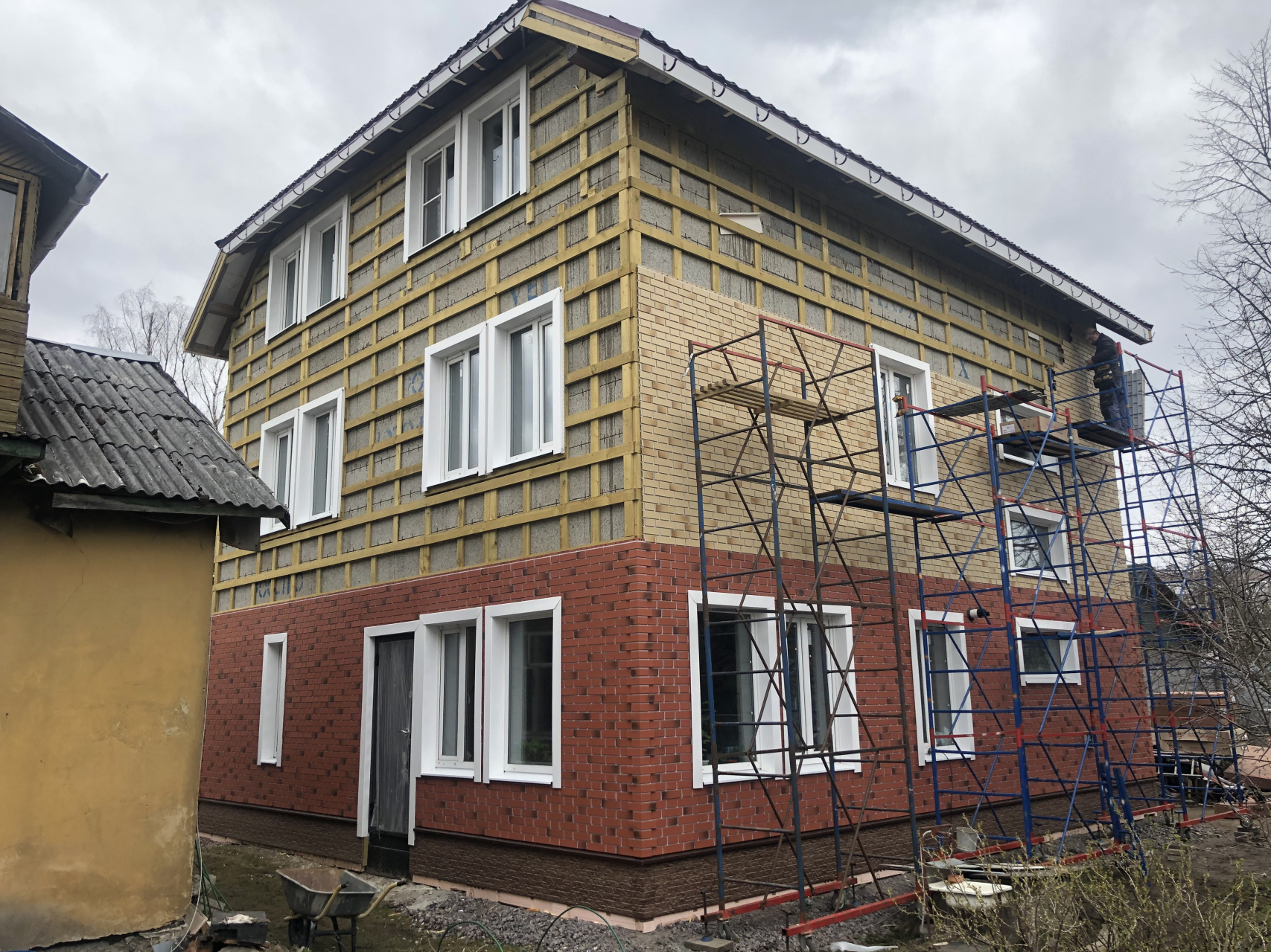 Отделка дома фасадными панелями в городе Всеволожск Отделка дома фасадными панелями в городе Всеволожск