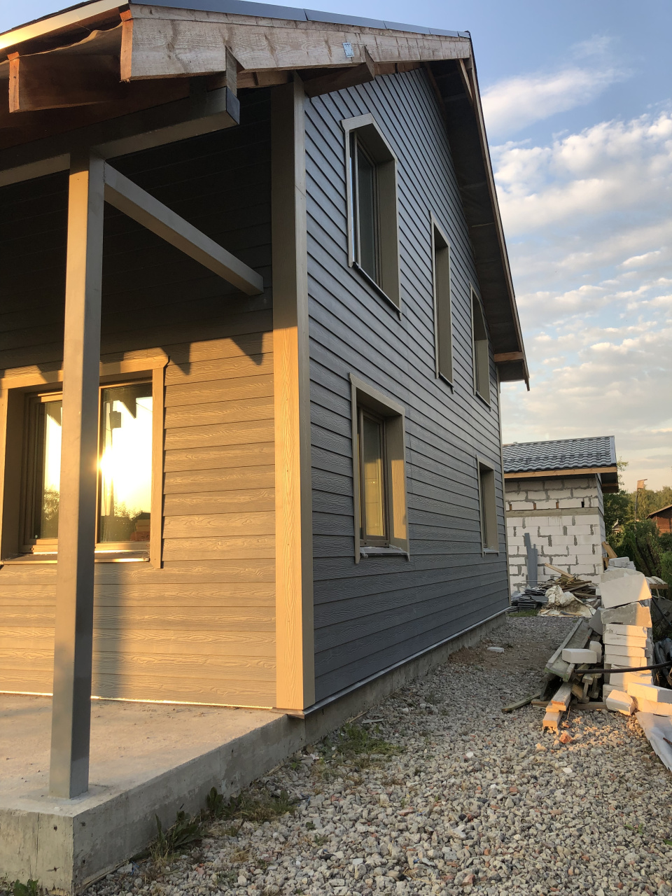 Отделка дома фиброцементным сайдингом в Рабочем поселке