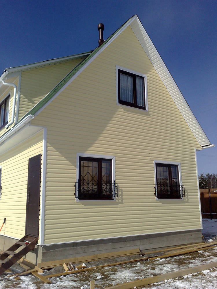 Дом в поселке Агалатово с сайдингом и водостоками Дом в поселке Агалатово с сайдингом и водостоками