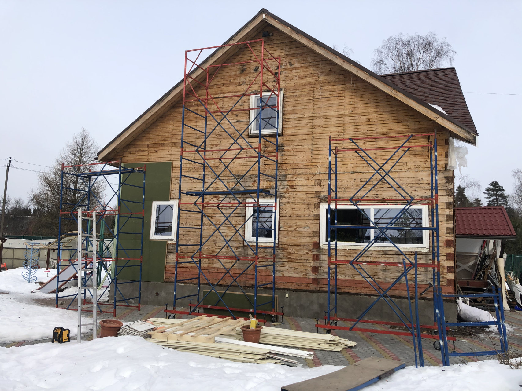 Качественная отделка дома сайдингом в поселке Ильичево