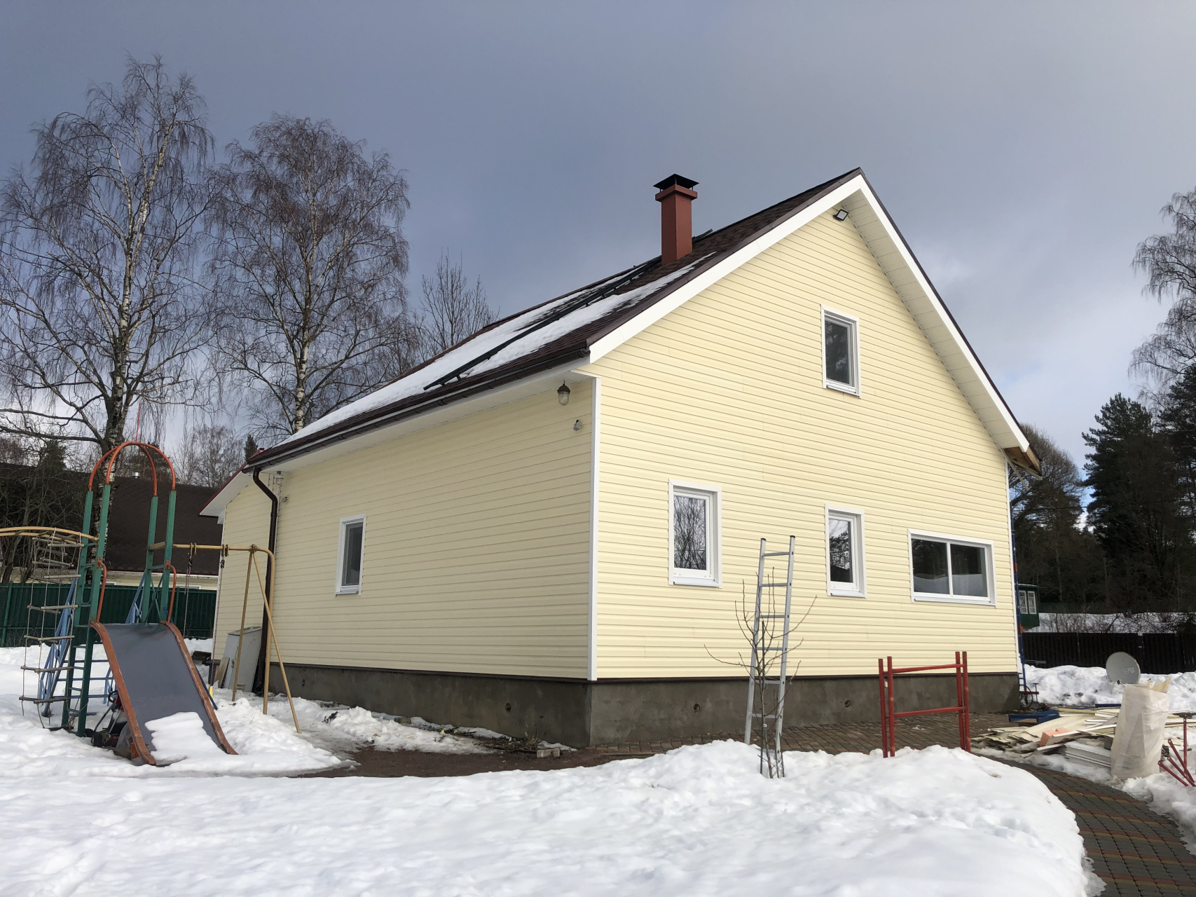 Качественная отделка дома сайдингом в поселке Ильичево